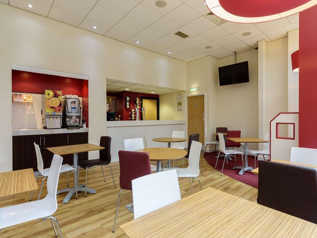 Travelodge Leeds Central レストラン 写真