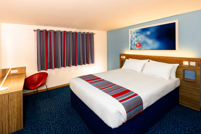 Travelodge Leeds Central エクステリア 写真