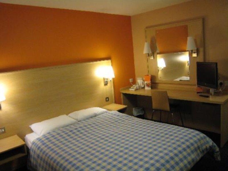 Travelodge Leeds Central エクステリア 写真