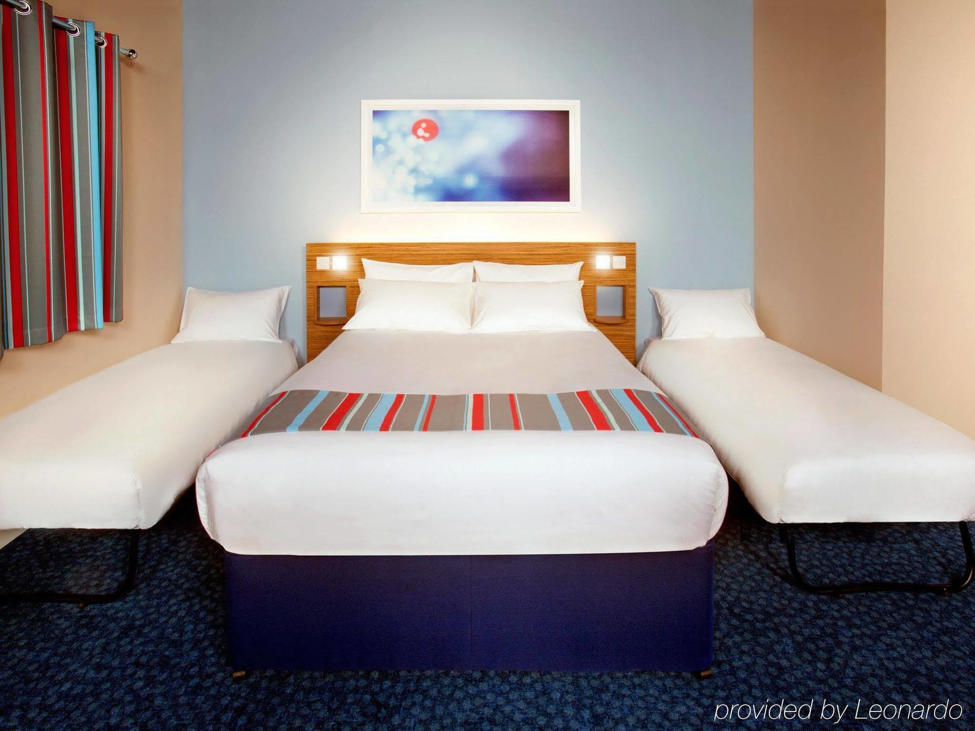 Travelodge Leeds Central エクステリア 写真
